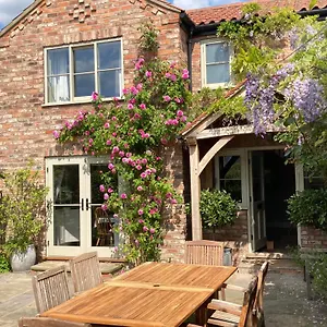 The Old Post Office Pretty Village 20min From York
